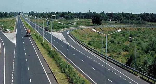 Qu'est-ce qui est mieux, l'autoroute ou la route nationale au Maroc ?